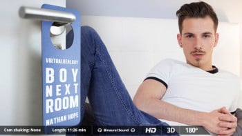 Garçon de la chambre voisine